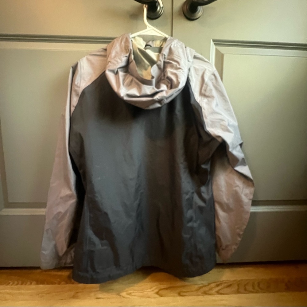 Patagonia Torrentshell Rain Jacket - Picture 2 of 8